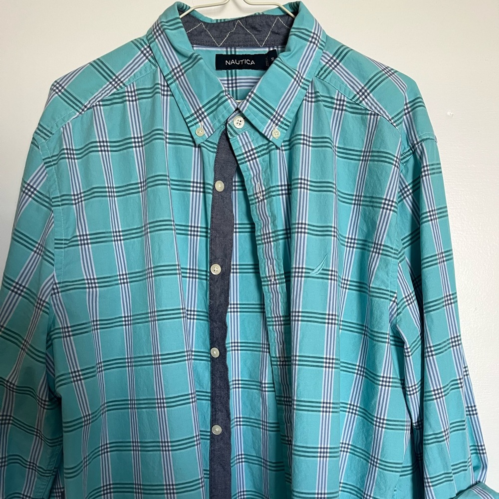 Like New. Nautica button down.